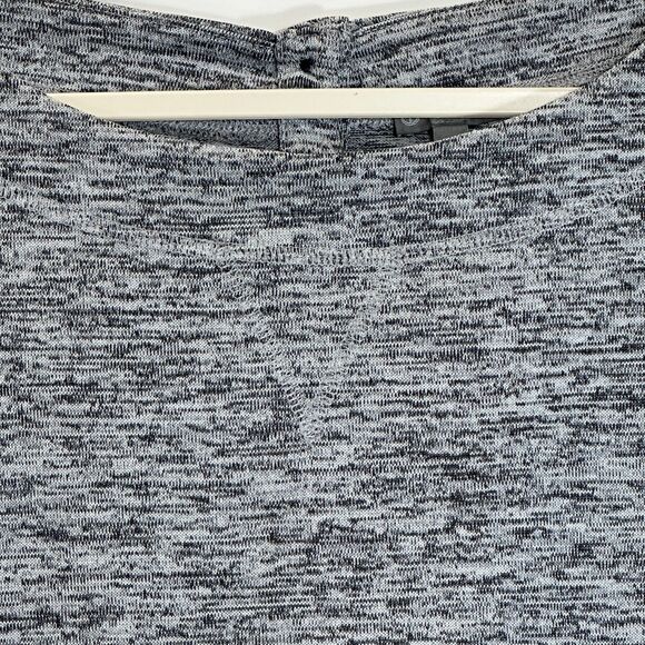 T by Talbots Tunic Top Women’s Sz L Gray Marled Knit 3 Button Back Side Slit Hem - Picture 2 of 12